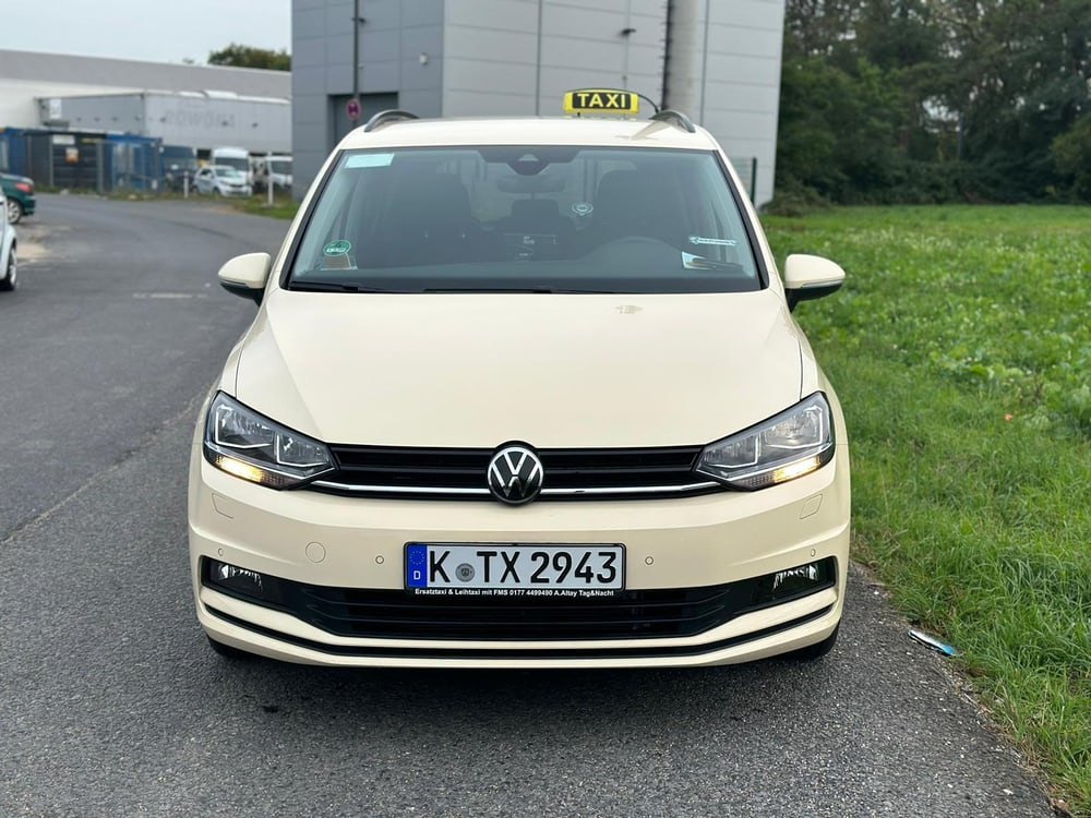 Modernes Taxi der Flotte von Taxi Köln Aziz Altay